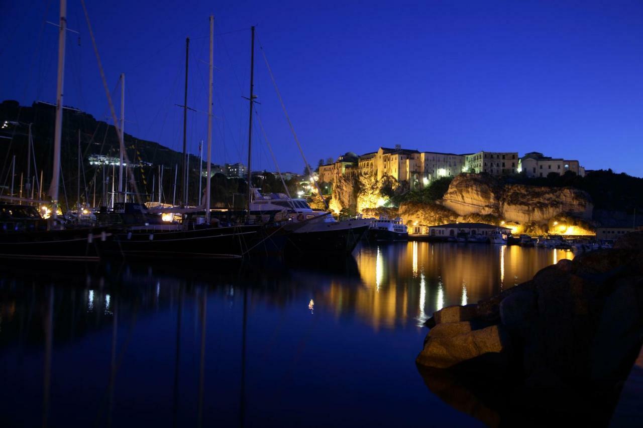 Astoria Tropea Centro Storico Apartment Екстериор снимка